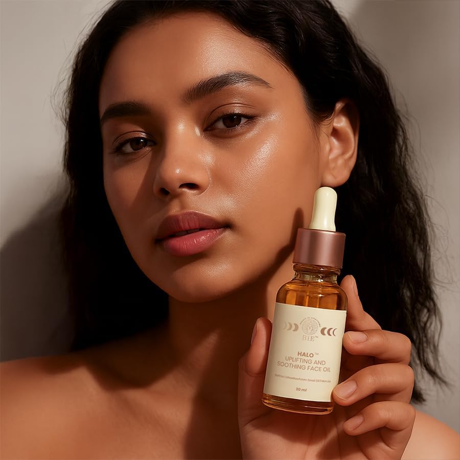 BiE Halo - Huile visage nourrissante et apaisante au pur safran pour une peau plus lumineuse | Parfaite pour l'hyperpigmentation, les taches brunes et le teint terne | Pur Kumkumadi Tailam | Éclaircit et répare la peau | Pour hommes et femmes | 10ml
